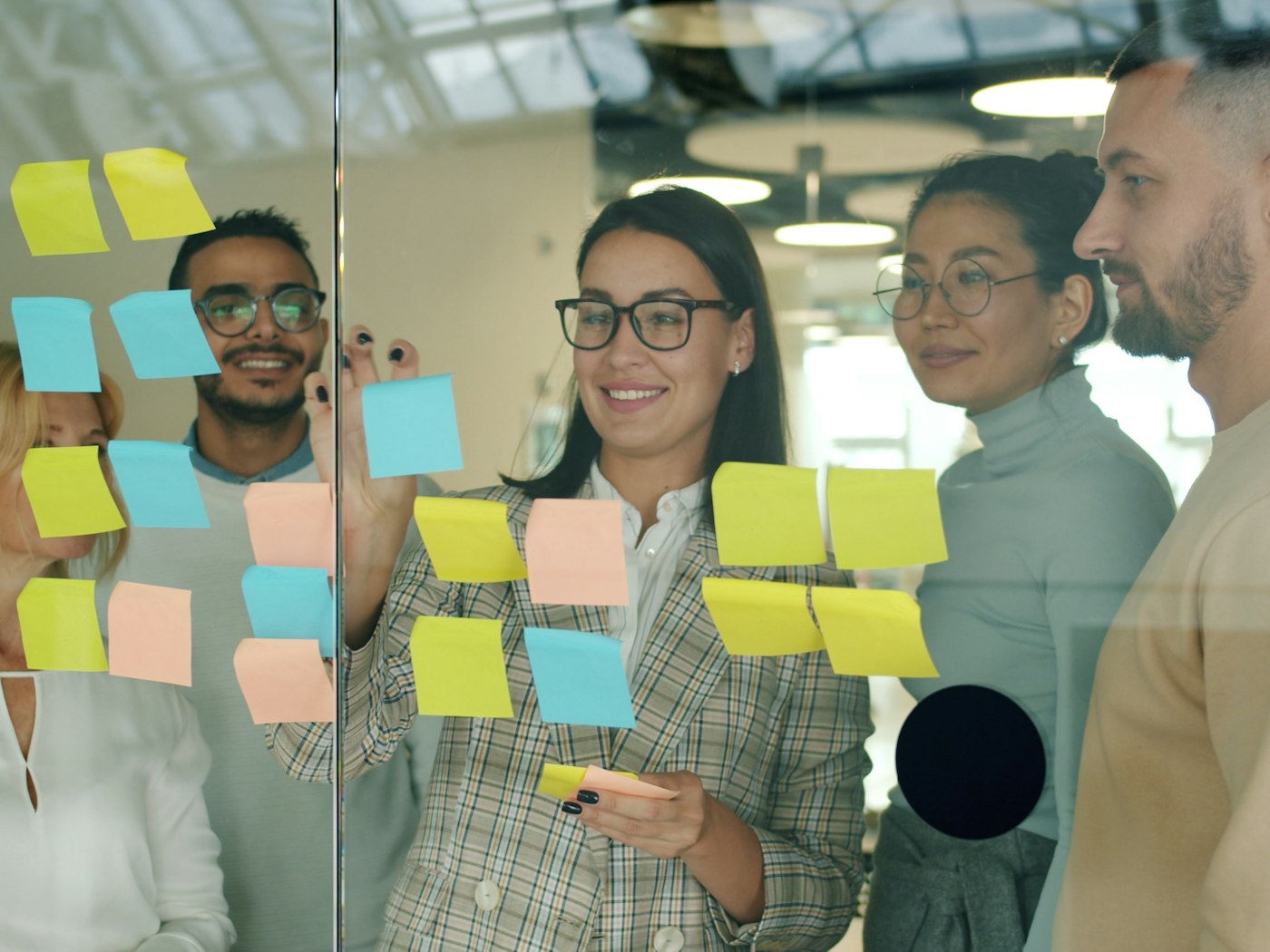 Team planning an operational system migration with sticky notes
